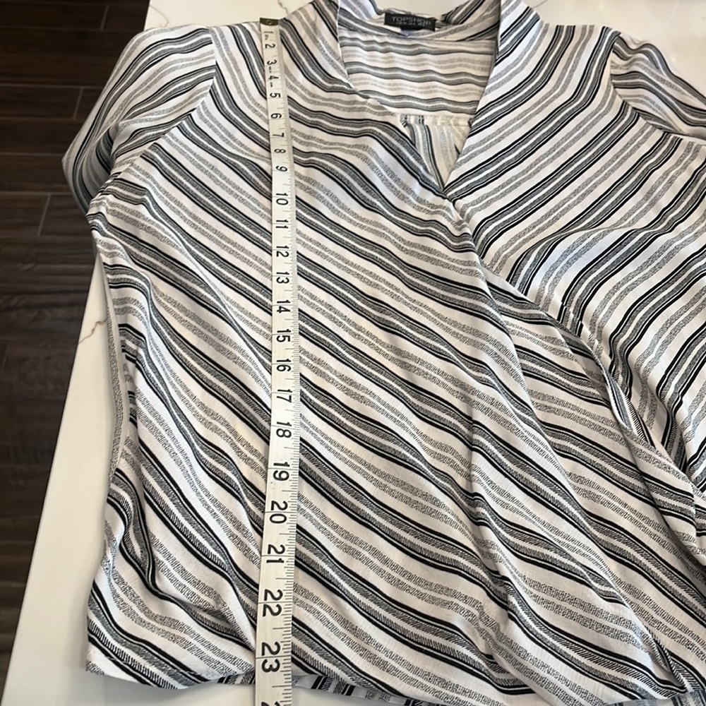 Top Shop black and white blouse. Long Sleeves. Size 4. Excellent condition - Picture 8 of 9